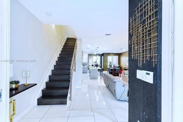 6400 NW 105th Pl, Doral, FL 33178