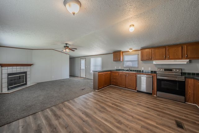 912 Skylark Drive, Granbury, TX 76049