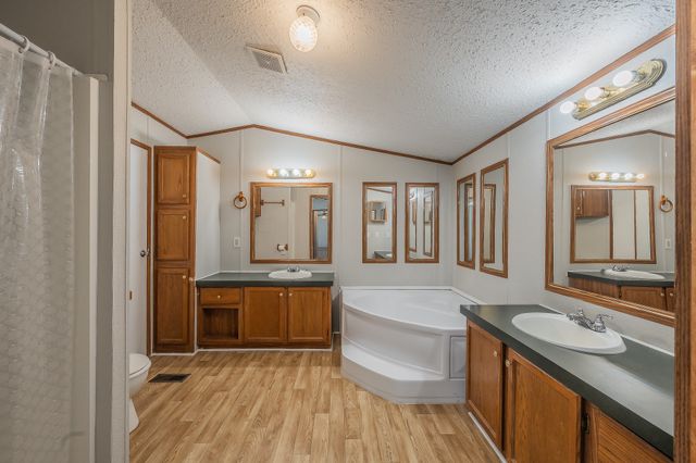 912 Skylark Drive, Granbury, TX 76049