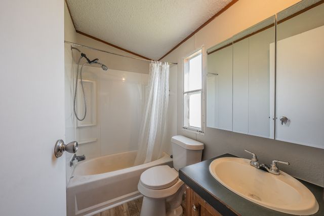 912 Skylark Drive, Granbury, TX 76049