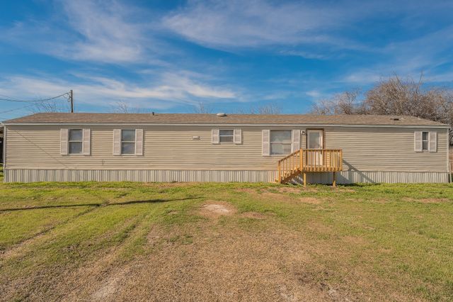 912 Skylark Drive, Granbury, TX 76049