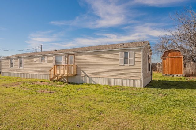 912 Skylark Drive, Granbury, TX 76049