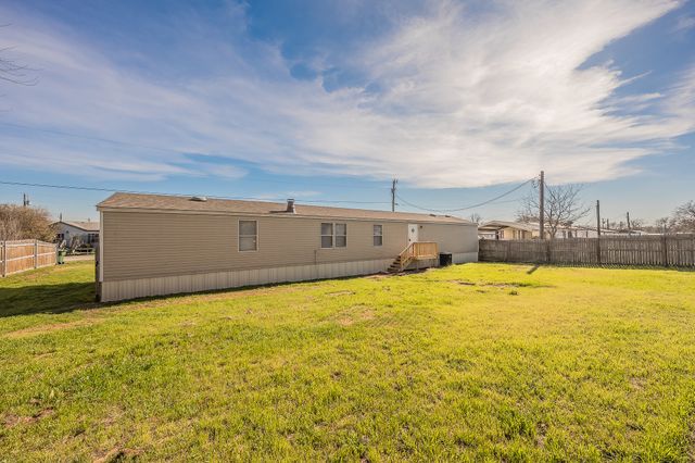 912 Skylark Drive, Granbury, TX 76049