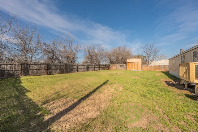 912 Skylark Drive, Granbury, TX 76049
