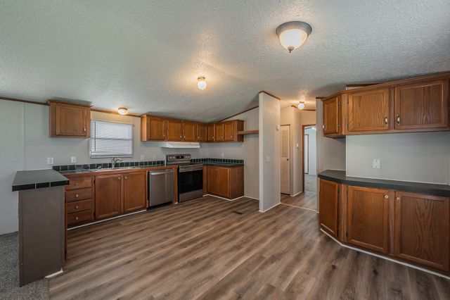 912 Skylark Drive, Granbury, TX 76049