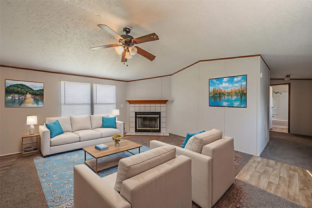 912 Skylark Drive, Granbury, TX 76049