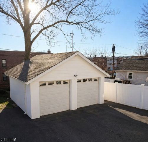 19 Cloverhill Pl, Montclair Twp., NJ 07042