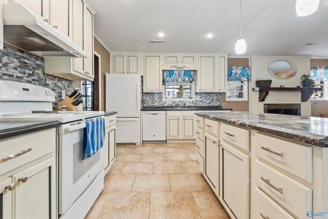 1611 SW Runnymead Avenue, Decatur, AL 35601