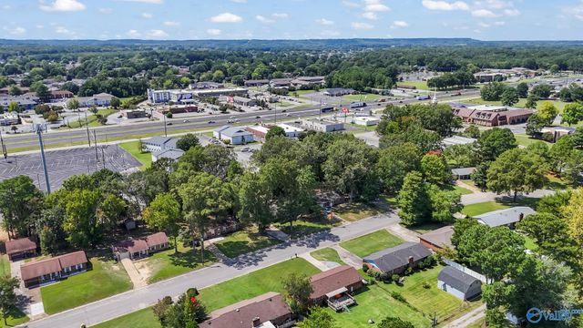 1611 SW Runnymead Avenue, Decatur, AL 35601