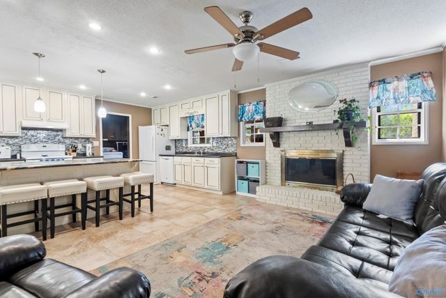 1611 SW Runnymead Avenue, Decatur, AL 35601