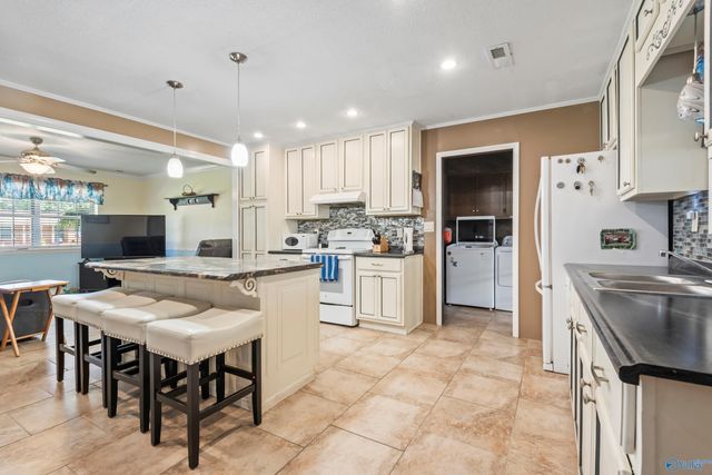 1611 SW Runnymead Avenue, Decatur, AL 35601