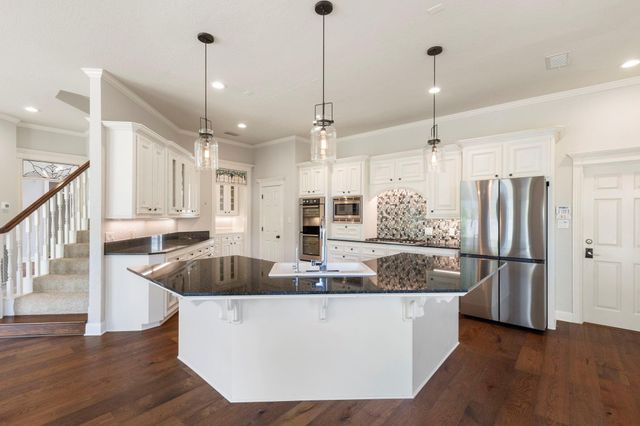 39 Pebble Cove Drive, The Woodlands, TX 77381