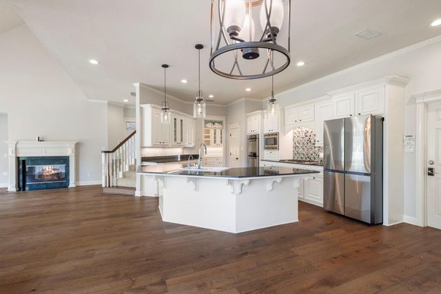 39 Pebble Cove Drive, The Woodlands, TX 77381