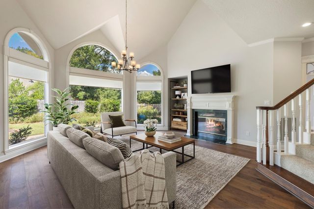 39 Pebble Cove Drive, The Woodlands, TX 77381