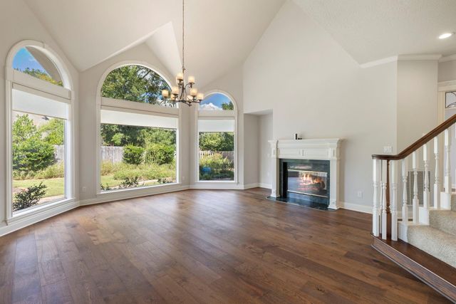 39 Pebble Cove Drive, The Woodlands, TX 77381