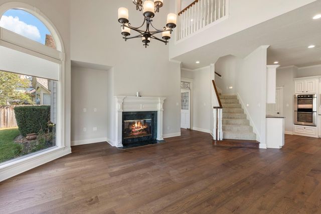 39 Pebble Cove Drive, The Woodlands, TX 77381