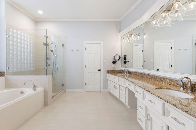 39 Pebble Cove Drive, The Woodlands, TX 77381