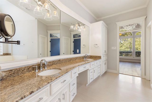 39 Pebble Cove Drive, The Woodlands, TX 77381