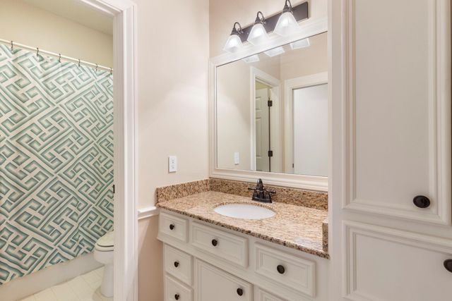 39 Pebble Cove Drive, The Woodlands, TX 77381