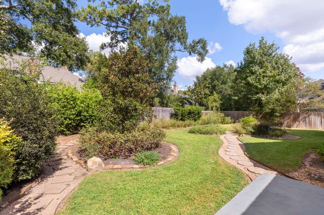 39 Pebble Cove Drive, The Woodlands, TX 77381