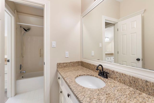 39 Pebble Cove Drive, The Woodlands, TX 77381