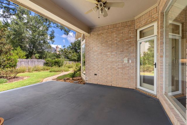 39 Pebble Cove Drive, The Woodlands, TX 77381