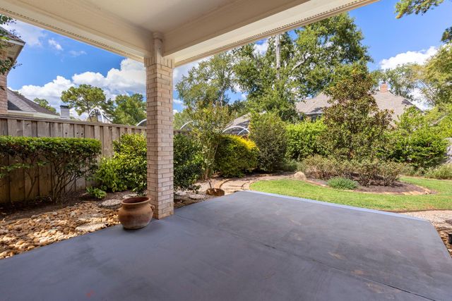 39 Pebble Cove Drive, The Woodlands, TX 77381