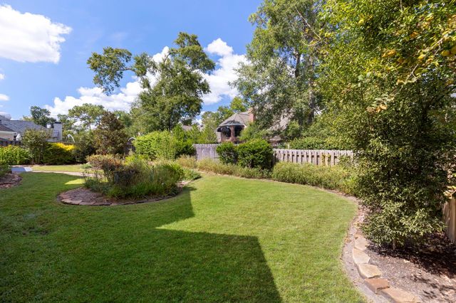 39 Pebble Cove Drive, The Woodlands, TX 77381