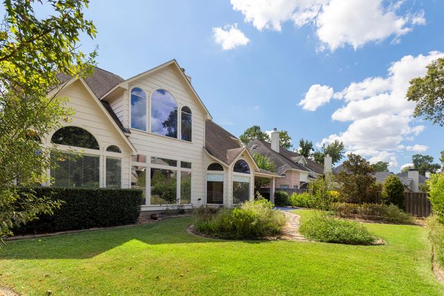 39 Pebble Cove Drive, The Woodlands, TX 77381