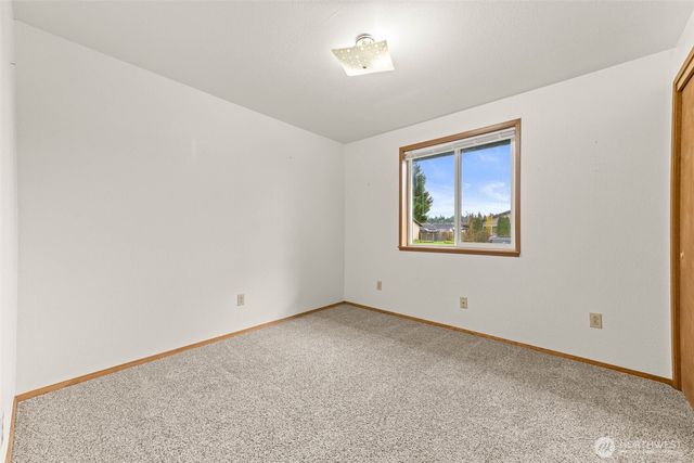 304 Olympia Street E, Rainier, WA 98576