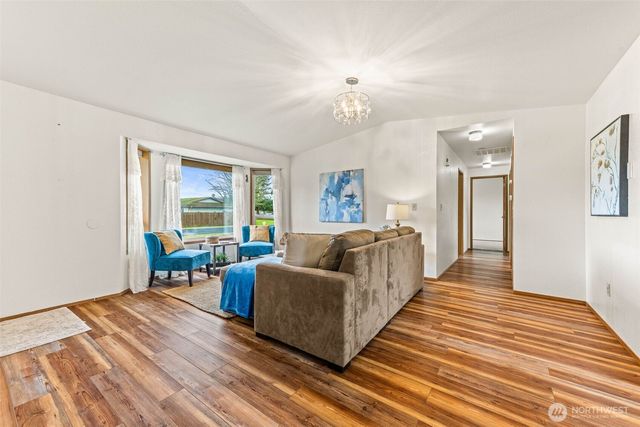 304 Olympia Street E, Rainier, WA 98576