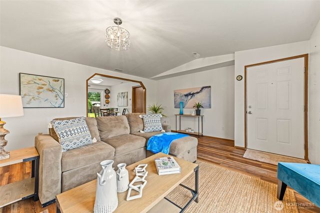 304 Olympia Street E, Rainier, WA 98576