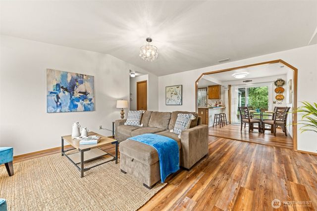 304 Olympia Street E, Rainier, WA 98576