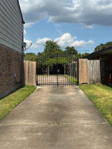 7305 S Gessner Road, Houston, TX 77036