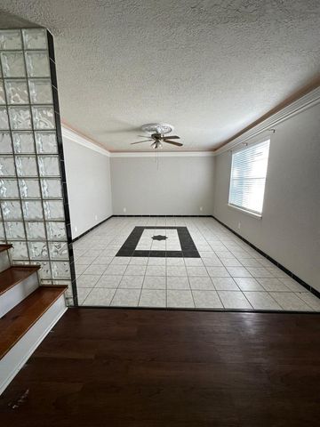 7305 S Gessner Road, Houston, TX 77036