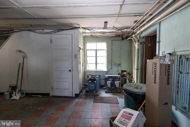 2042 MAHANTONGO ST, Pottsville, PA 17901