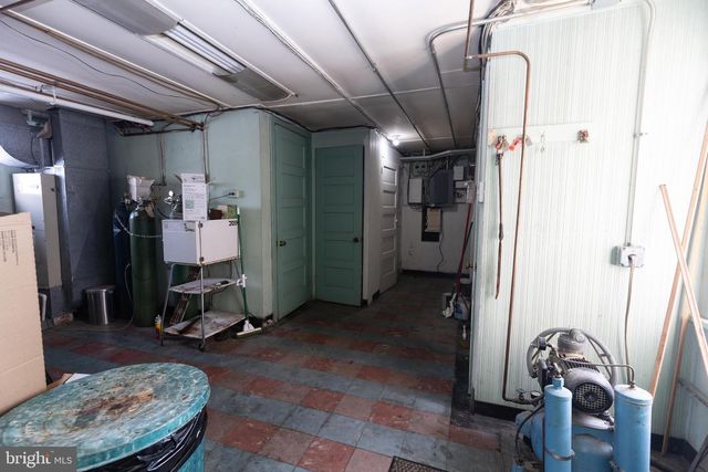 2042 MAHANTONGO ST, Pottsville, PA 17901