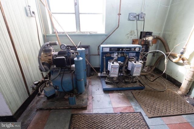 2042 MAHANTONGO ST, Pottsville, PA 17901