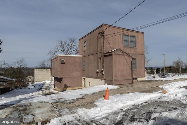 2042 MAHANTONGO ST, Pottsville, PA 17901