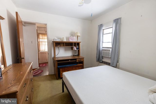 2042 MAHANTONGO ST, Pottsville, PA 17901