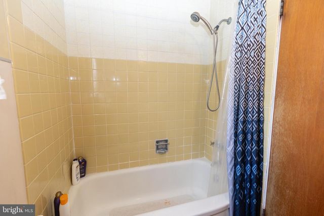 2042 MAHANTONGO ST, Pottsville, PA 17901