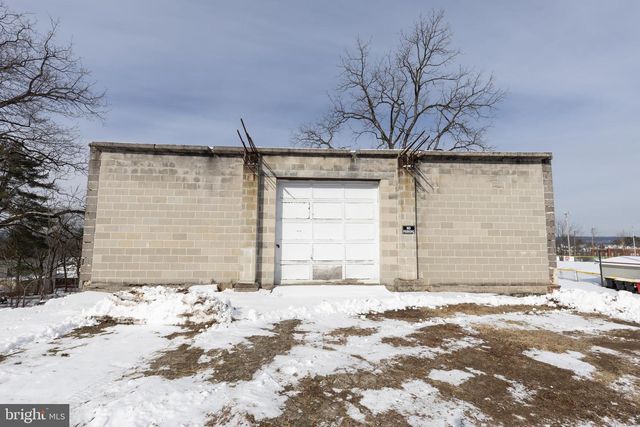 2042 MAHANTONGO ST, Pottsville, PA 17901