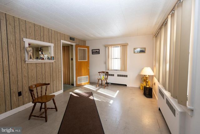 2042 MAHANTONGO ST, Pottsville, PA 17901