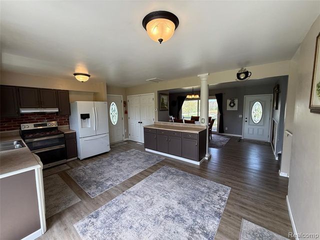2128 Greenwood Road, Lapeer, MI 48446