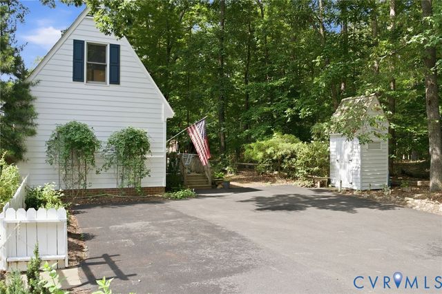 2215 Huguenot Trl, Powhatan, VA 23139