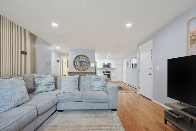 91 Pleasant St D1, Medfield, MA 02052