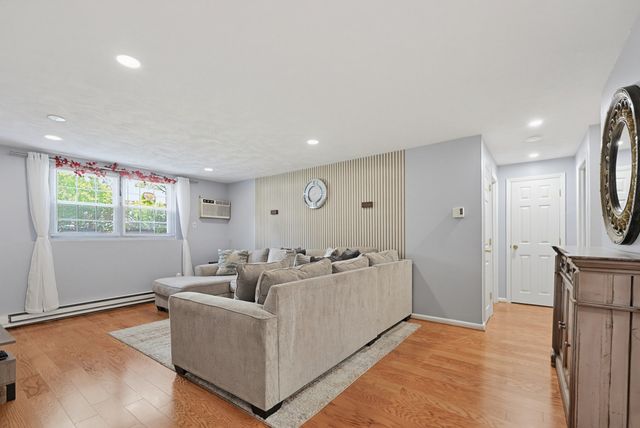 91 Pleasant St D1, Medfield, MA 02052