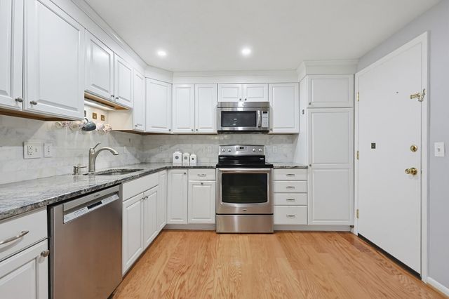 91 Pleasant St D1, Medfield, MA 02052