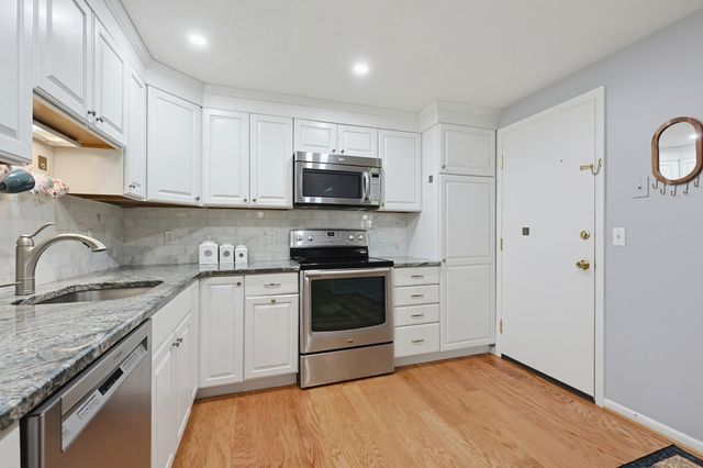 91 Pleasant St D1, Medfield, MA 02052