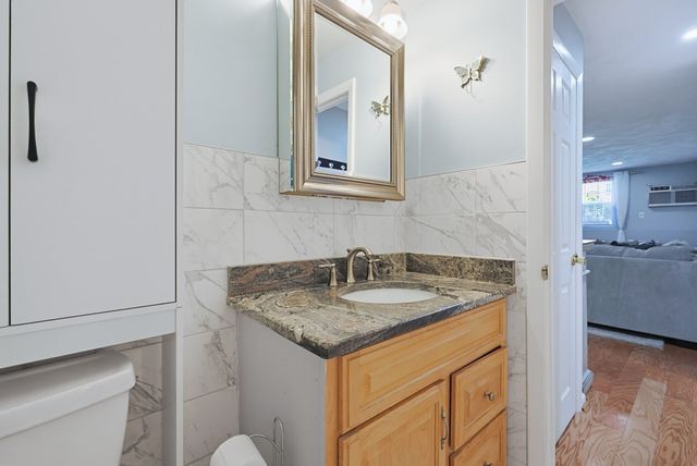 91 Pleasant St D1, Medfield, MA 02052